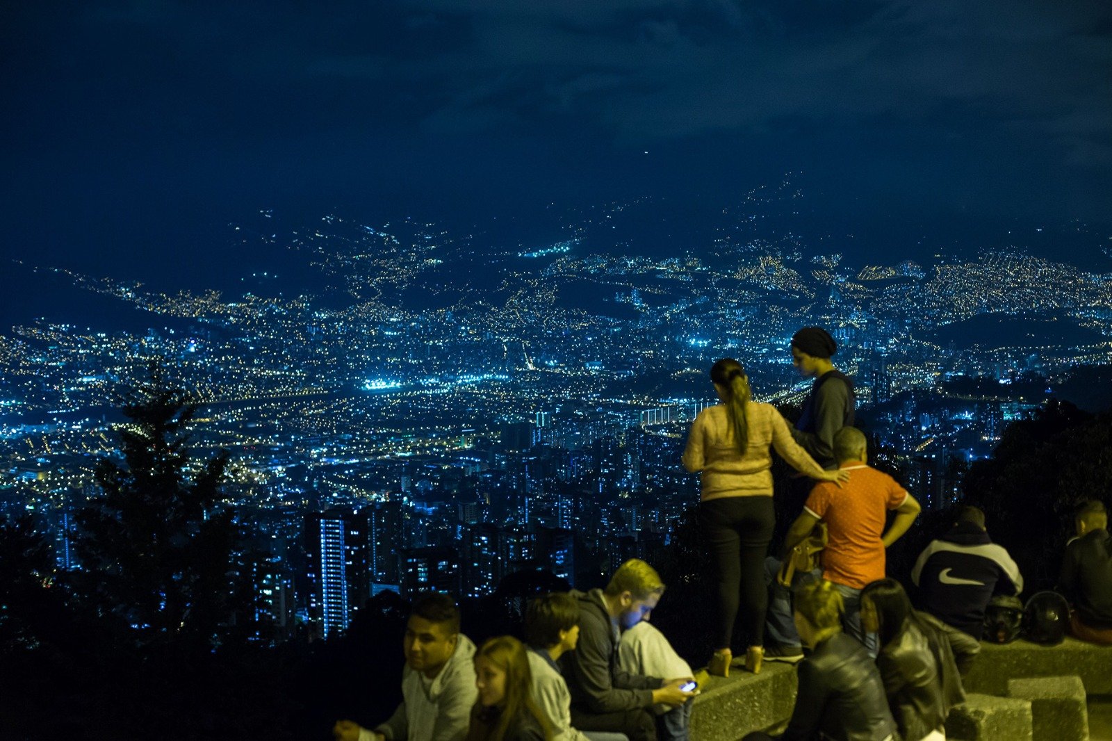 Panorámica nocturna de Medellín