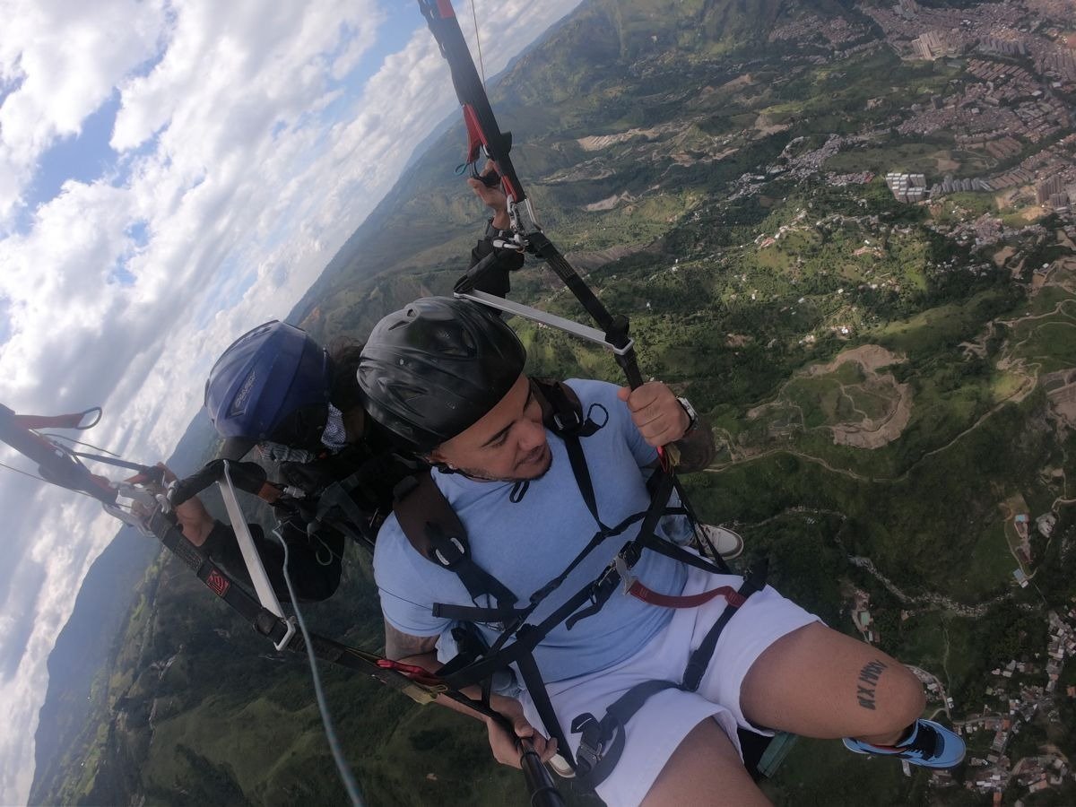 Vuelo en parapente sobre el Valle de Aburrá
